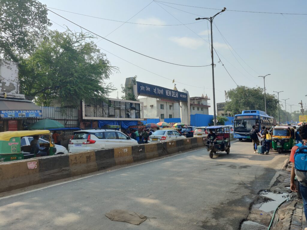 Travelers outside New Delhi Railway Station beginning their Delhi sightseeing tour with professional taxi services from Visittaxi.com.
